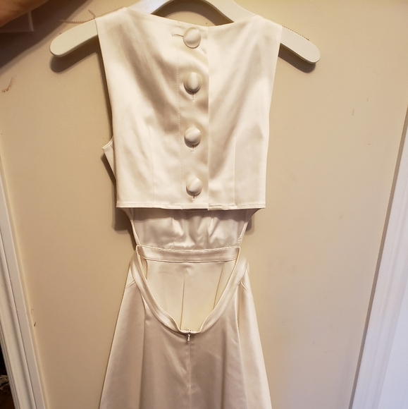 Dress - Picture 3 of 4